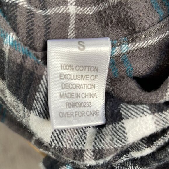 On The Byas flannel plaid shirt.  Size Small. - Picture 4 of 4